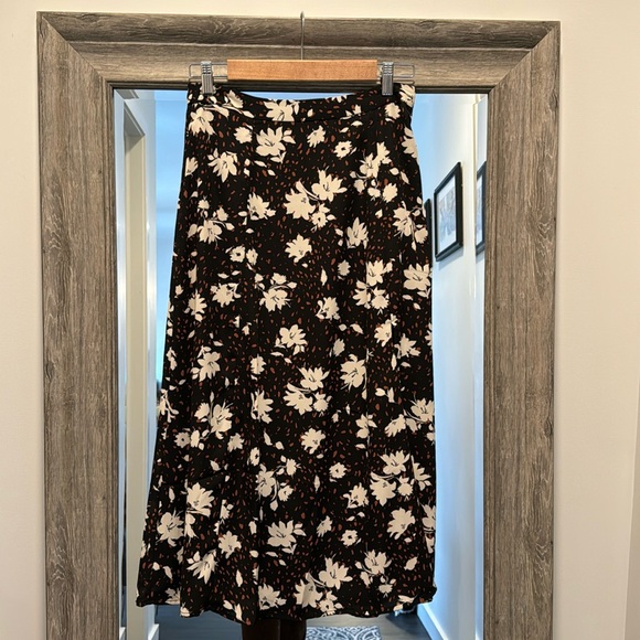NWOT Lulus Floral Midi Skirt with side slit - Picture 1 of 4